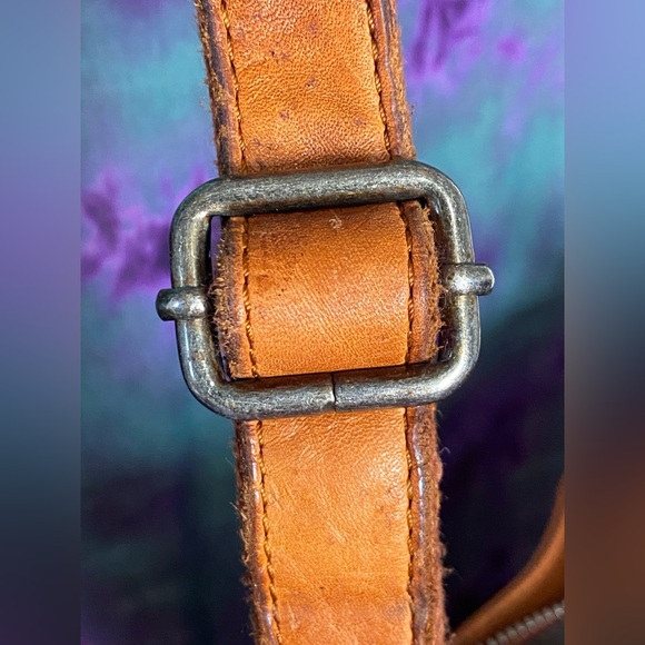 Genicci crossbody leather purse. - Picture 4 of 14